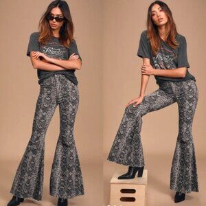 We The Free Free People Just Float On Animal Print Snakeskin Flare Jeans Size 29